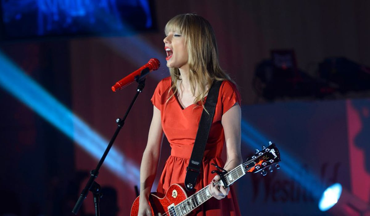 Taylor Swift nella Christmas playlist di Speak Teens