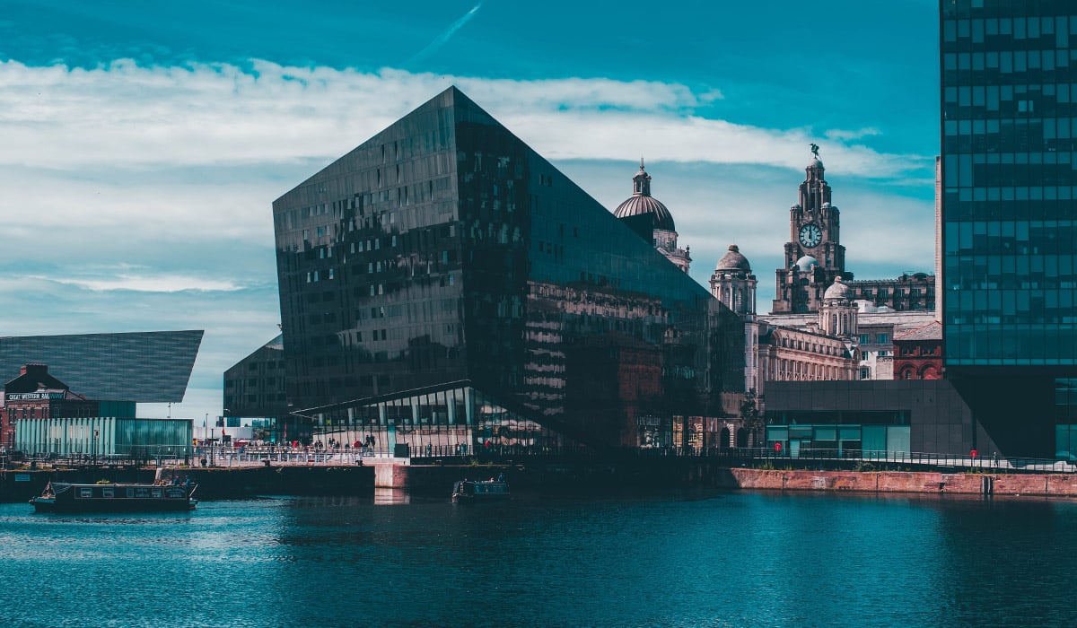 Vista del porto di Liverpool, terra dell'accento Scouse