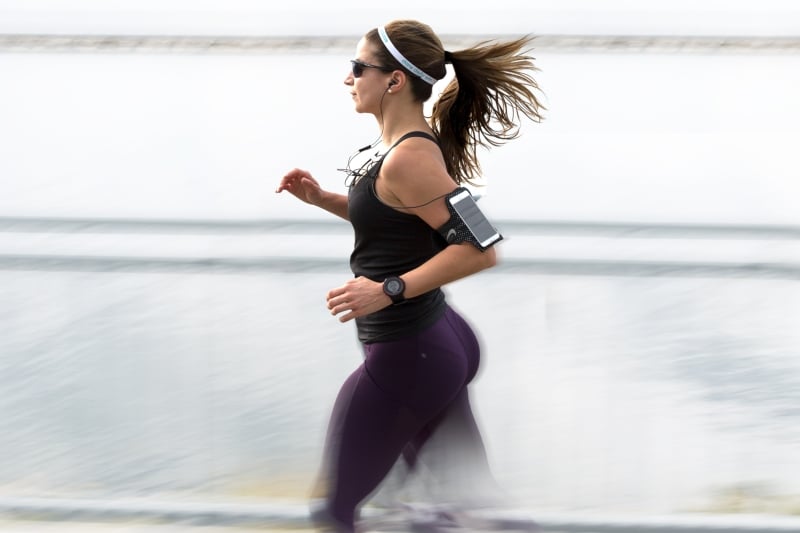 Una donna durante una sessione di running