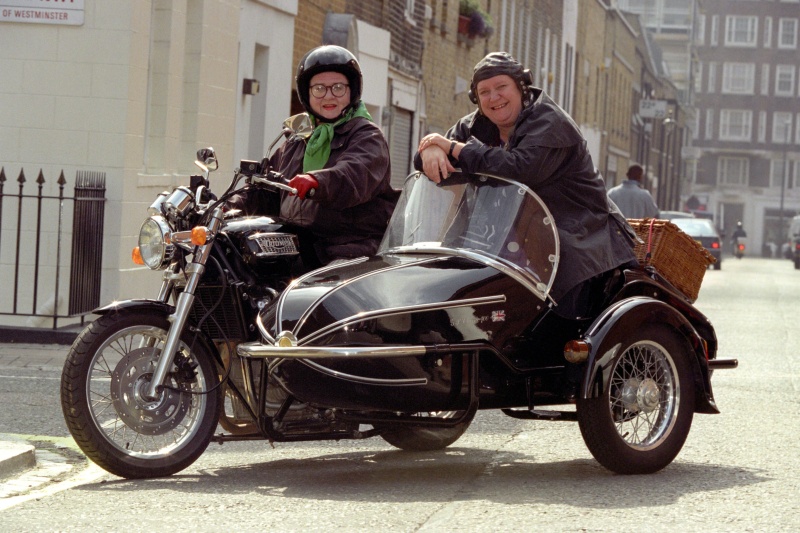 Two Fat Ladies ed il loro leggendario sidecar vintage