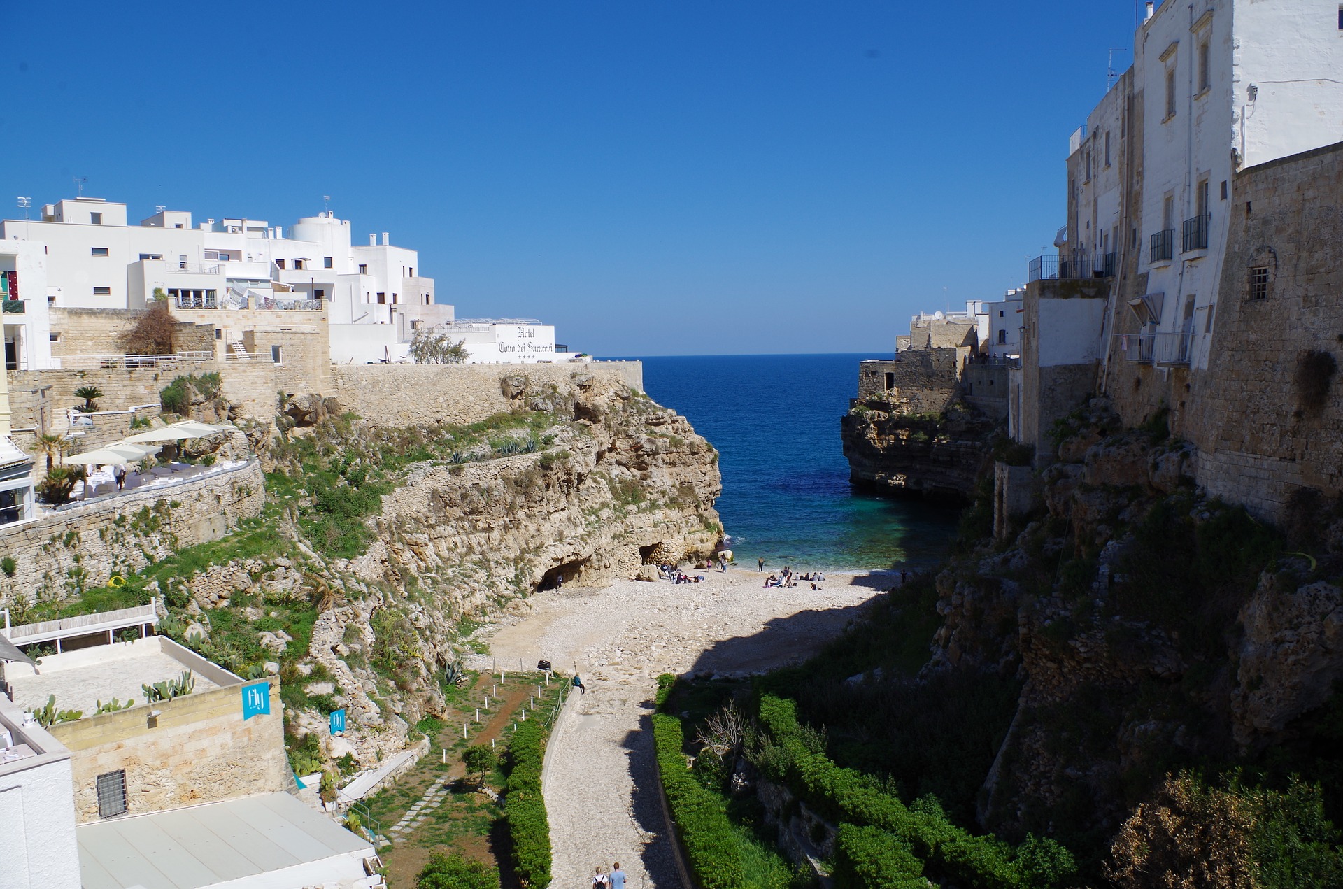 polignano-2218677_1920.jpg